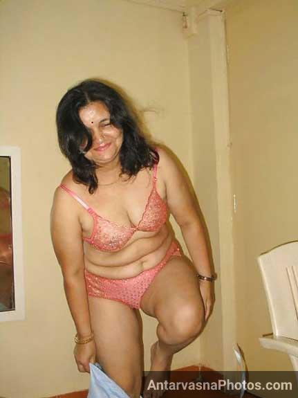https://pub-5fcdf72a54cd4edbb03ec3edaa415a42.r2.dev/nakedleaks/aunt_manager_of_the_bank_got_nude_in_a_hotel/3.jpg