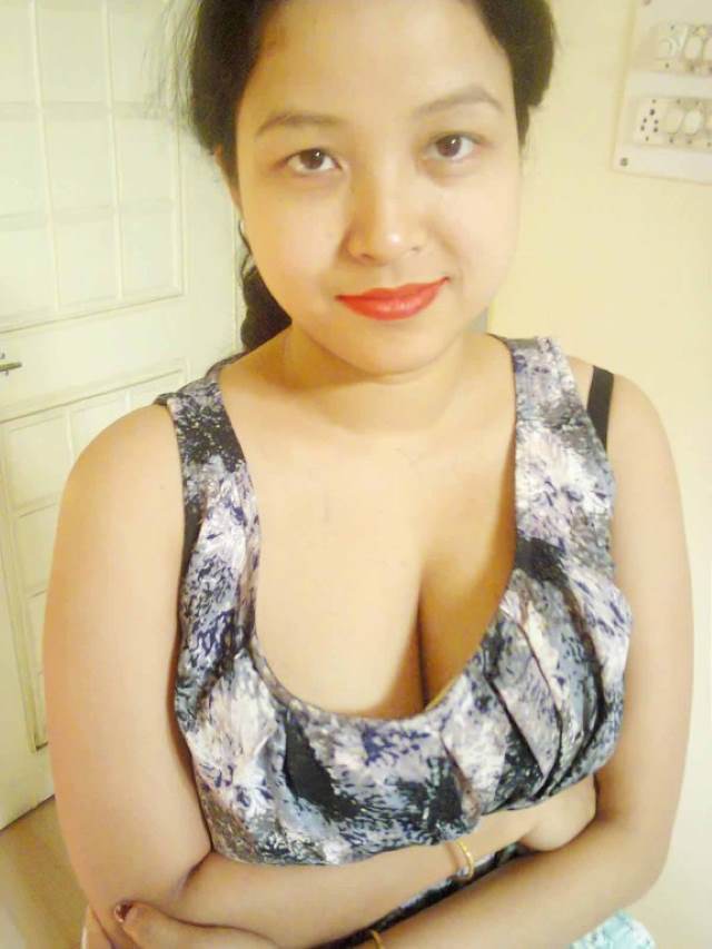 https://pub-5fcdf72a54cd4edbb03ec3edaa415a42.r2.dev/nakedleaks/aunt_tempted_by_husband,_neighbor's_intimate_photos-2/1.jpg