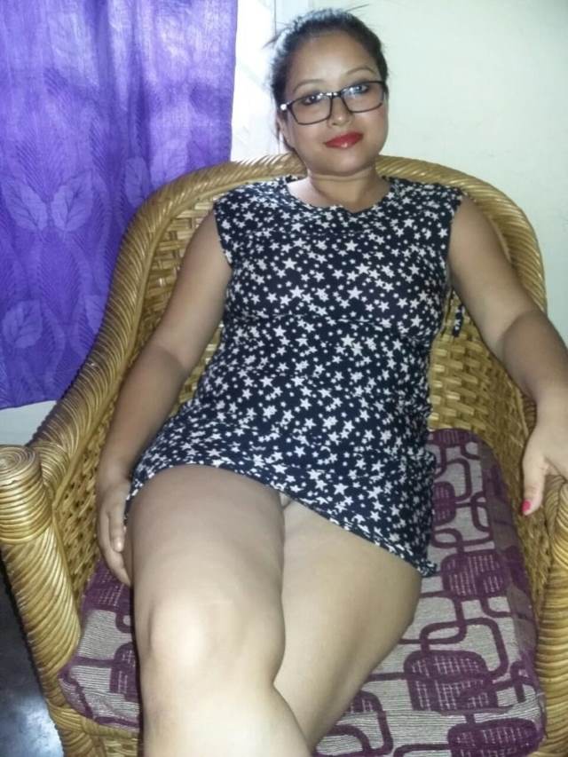 https://pub-5fcdf72a54cd4edbb03ec3edaa415a42.r2.dev/nakedleaks/aunt_tempted_by_husband,_neighbor's_intimate_photos-2/4.jpg