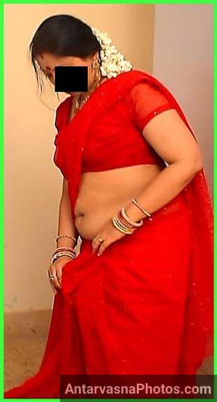 https://pub-5fcdf72a54cd4edbb03ec3edaa415a42.r2.dev/nakedleaks/auntie_revealing_her_buttocks_by_lifting_her_saree/3.jpg