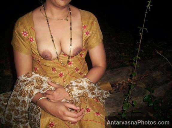 Aunty Displays Indian Boobs for Money