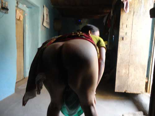 https://pub-5fcdf72a54cd4edbb03ec3edaa415a42.r2.dev/nakedleaks/aunty_from_the_village_shows_hairy_pussy/4.jpg
