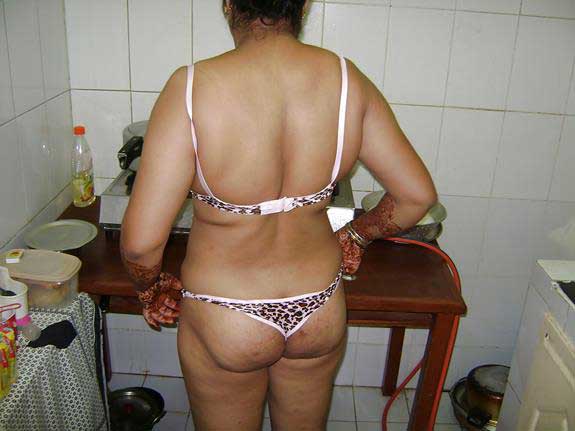 https://pub-5fcdf72a54cd4edbb03ec3edaa415a42.r2.dev/nakedleaks/aunty_with_generous_curves_and_bushy_hair_down_there/4.jpg