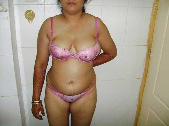 https://pub-5fcdf72a54cd4edbb03ec3edaa415a42.r2.dev/nakedleaks/aunty_with_generous_curves_and_bushy_hair_down_there/5.jpg