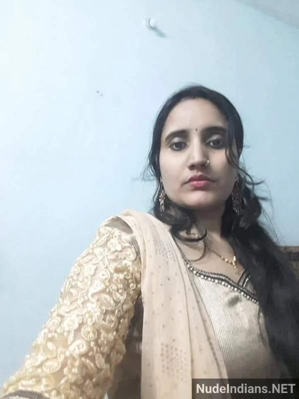 https://pub-5fcdf72a54cd4edbb03ec3edaa415a42.r2.dev/nakedleaks/authentic_images_of_indian_housewives'_intimate_moments_circulating_online/22.jpg