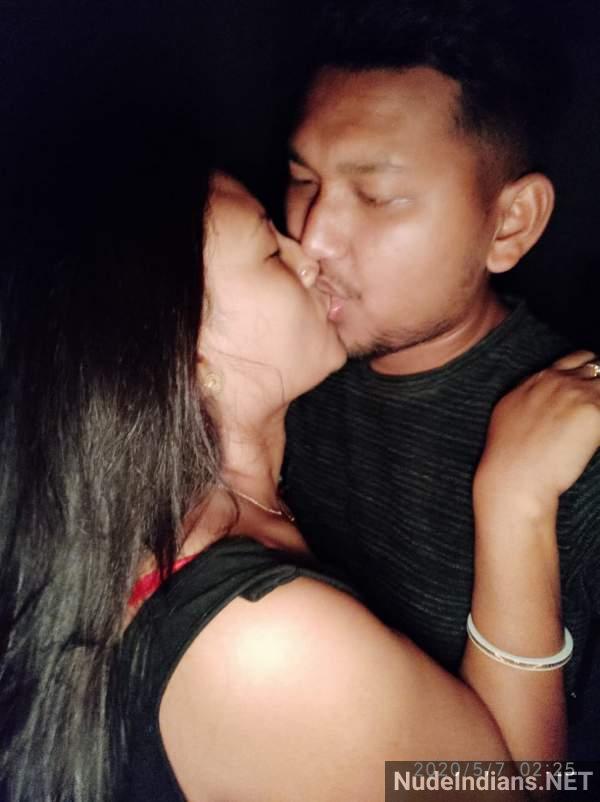 https://pub-5fcdf72a54cd4edbb03ec3edaa415a42.r2.dev/nakedleaks/authentic_images_of_indian_housewives'_intimate_moments_circulating_online/41.jpg