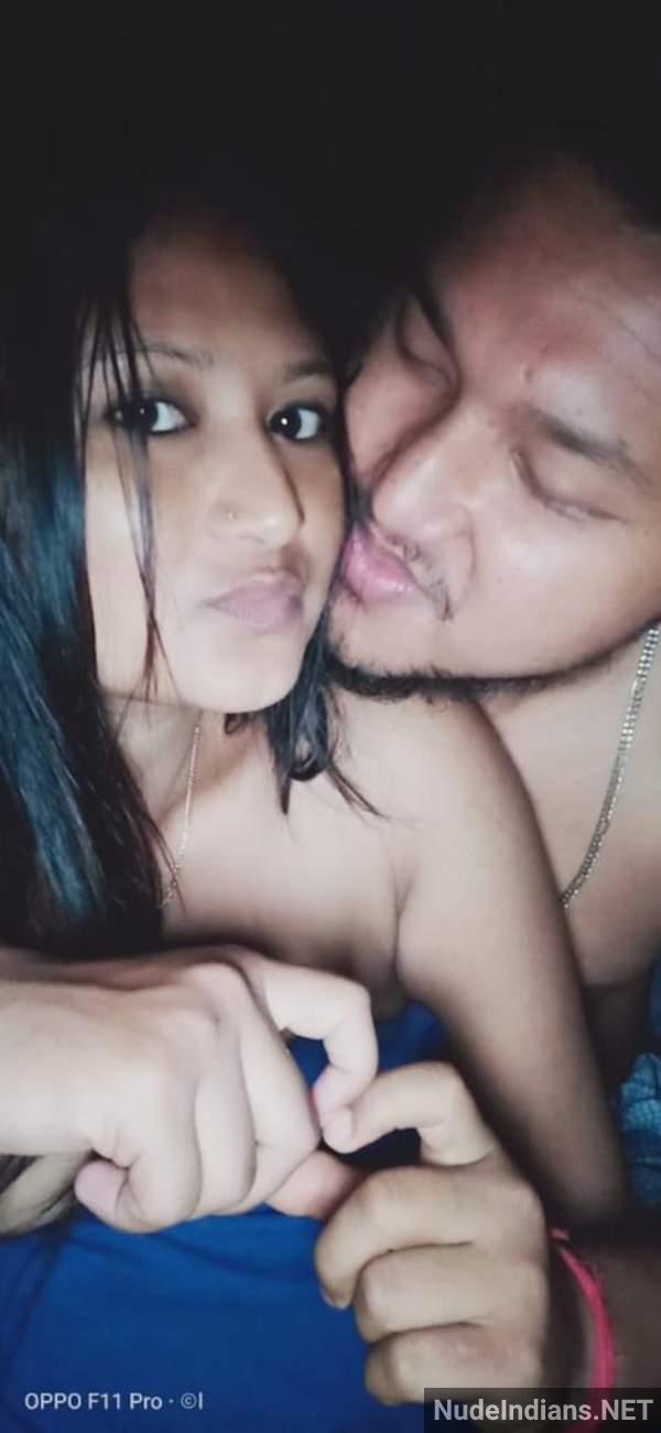 https://pub-5fcdf72a54cd4edbb03ec3edaa415a42.r2.dev/nakedleaks/authentic_images_of_indian_housewives'_intimate_moments_circulating_online/45.jpg