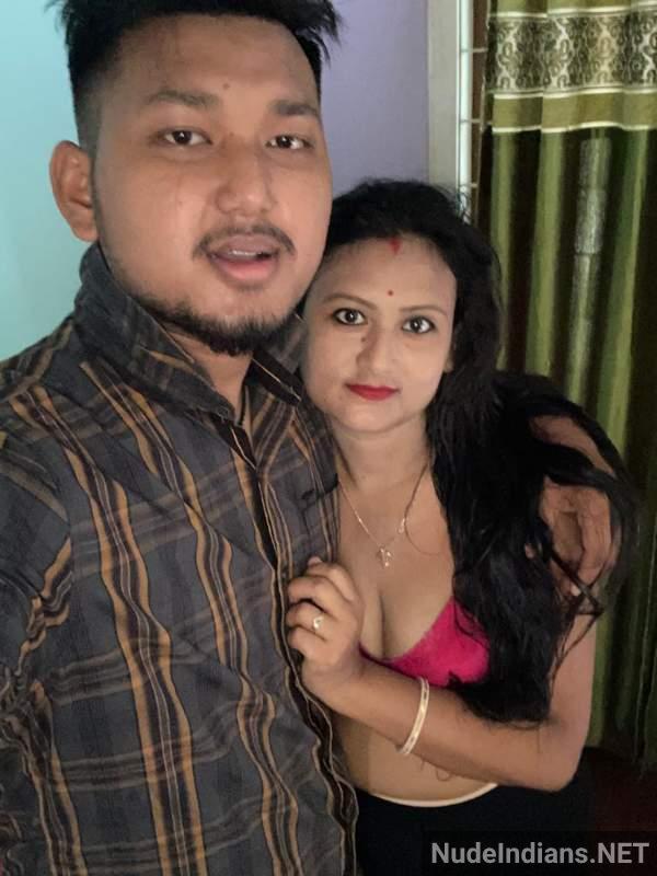 https://pub-5fcdf72a54cd4edbb03ec3edaa415a42.r2.dev/nakedleaks/authentic_images_of_indian_housewives'_intimate_moments_circulating_online/54.jpg