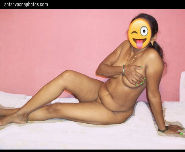 https://pub-5fcdf72a54cd4edbb03ec3edaa415a42.r2.dev/nakedleaks/authentic_images_of_mature_indian_bhabhi_unclothed/1.jpg