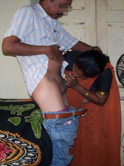 https://pub-5fcdf72a54cd4edbb03ec3edaa415a42.r2.dev/nakedleaks/authentic_indian_mms_photos_of_intimate_moments/2.jpg