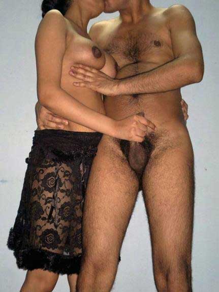https://pub-5fcdf72a54cd4edbb03ec3edaa415a42.r2.dev/nakedleaks/authentic_indian_mms_photos_of_intimate_moments/8.jpg
