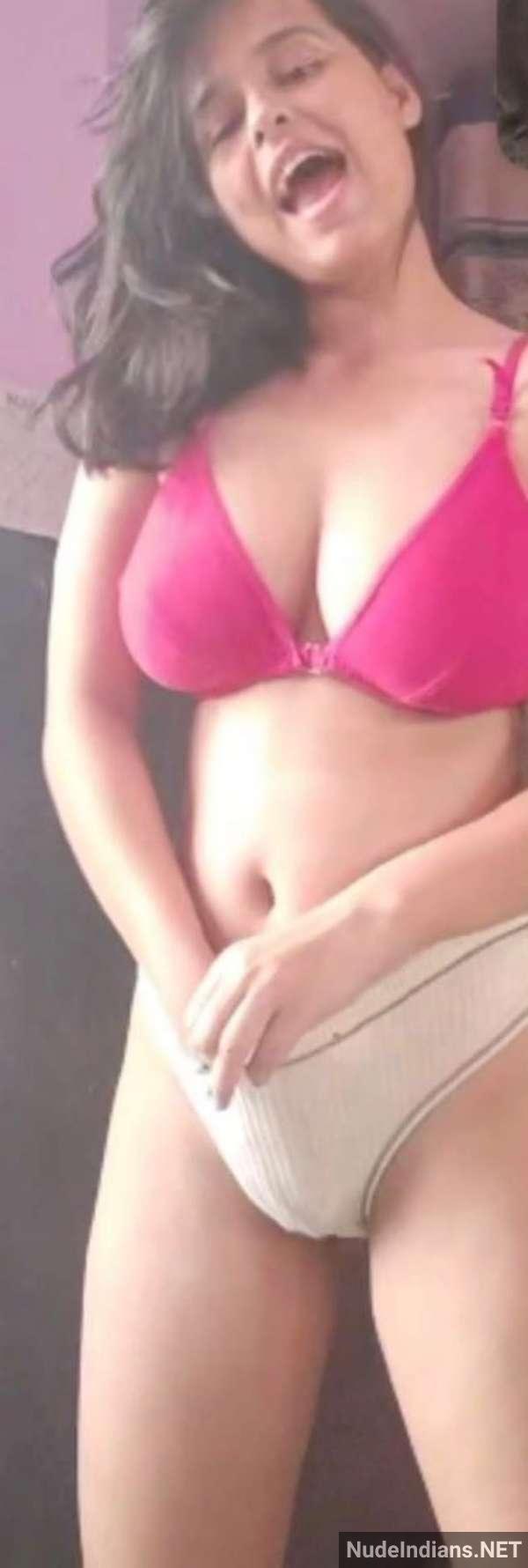 https://pub-5fcdf72a54cd4edbb03ec3edaa415a42.r2.dev/nakedleaks/authentic_photos_of_naked_indian_girls/44.jpg