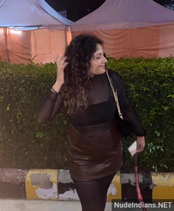 https://pub-5fcdf72a54cd4edbb03ec3edaa415a42.r2.dev/nakedleaks/bangalore_ramya_exposes_assets_in_corporate_affair/0.jpg