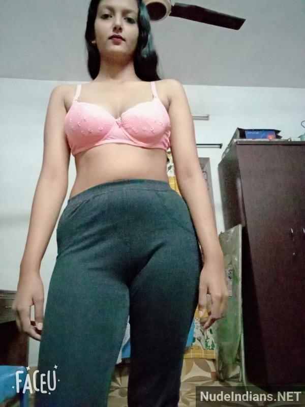 https://pub-5fcdf72a54cd4edbb03ec3edaa415a42.r2.dev/nakedleaks/bangalore_secretary_saumya's_enticing_brown_selfies/70.jpg