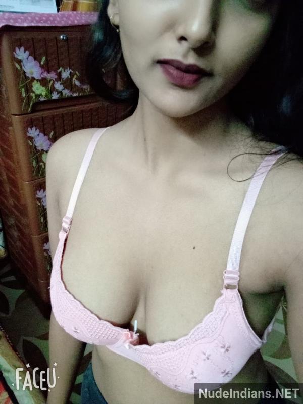 https://pub-5fcdf72a54cd4edbb03ec3edaa415a42.r2.dev/nakedleaks/bangalore_secretary_saumya's_enticing_brown_selfies/81.jpg