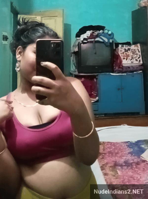 https://pub-5fcdf72a54cd4edbb03ec3edaa415a42.r2.dev/nakedleaks/bangladeshi_boudi_shaina_amin_reveals_busty_selfies_in_lingerie/38.jpg