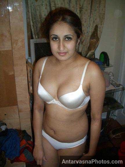 https://pub-5fcdf72a54cd4edbb03ec3edaa415a42.r2.dev/nakedleaks/beautiful_indian_aunty's_sensual_photographs/1.jpg