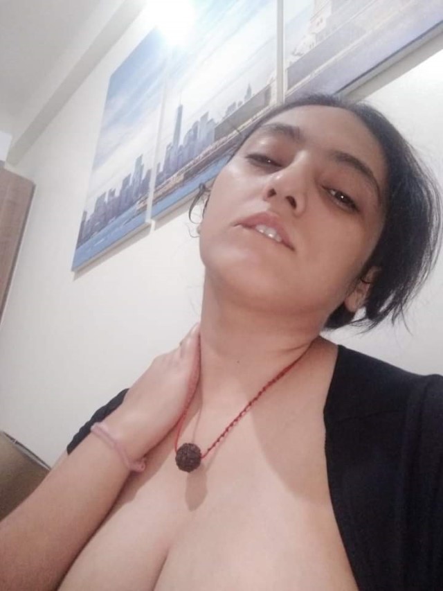 https://pub-5fcdf72a54cd4edbb03ec3edaa415a42.r2.dev/nakedleaks/beautiful_photos_of_muskaan's_busty_figure_&_indian_sensuality/16.jpg