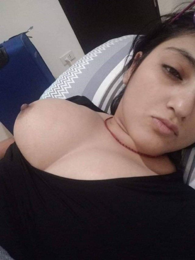 https://pub-5fcdf72a54cd4edbb03ec3edaa415a42.r2.dev/nakedleaks/beautiful_photos_of_muskaan's_busty_figure_&_indian_sensuality/20.jpg