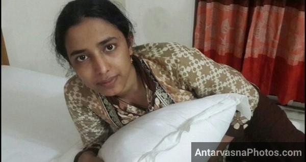 https://pub-5fcdf72a54cd4edbb03ec3edaa415a42.r2.dev/nakedleaks/before_sex_in_hotel,_bangla_couple_captures_13_desi_nude_photos/1.jpg