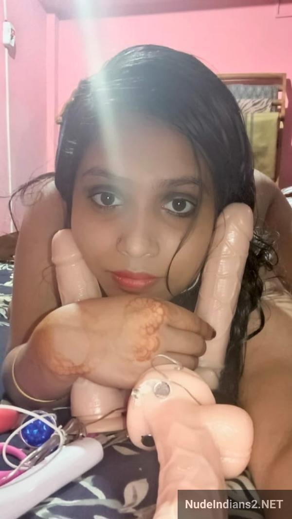 https://pub-5fcdf72a54cd4edbb03ec3edaa415a42.r2.dev/nakedleaks/bengali_beauty_ria_chatterjee_reveals_all_in_sensual_selfies/18.jpg