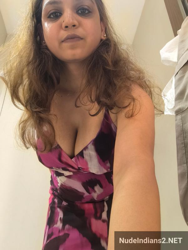 https://pub-5fcdf72a54cd4edbb03ec3edaa415a42.r2.dev/nakedleaks/bengali_lady_shrihin_nari's_sensual_portrayal_with_revealing_photos/4.jpg