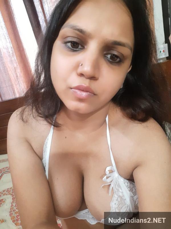https://pub-5fcdf72a54cd4edbb03ec3edaa415a42.r2.dev/nakedleaks/bengali_lady_shrihin_nari's_sensual_portrayal_with_revealing_photos/6.jpg
