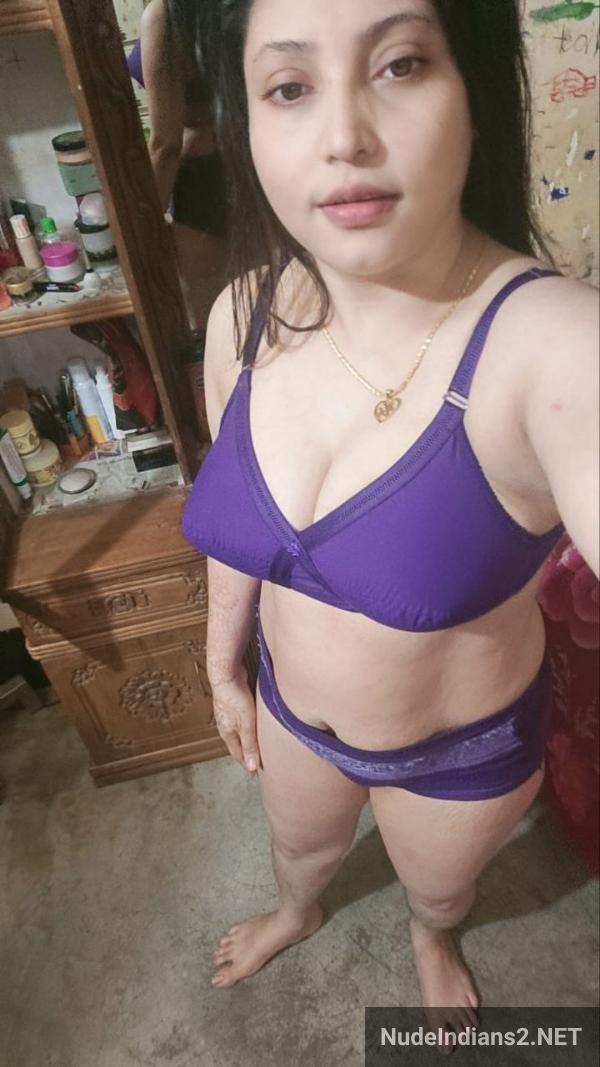 https://pub-5fcdf72a54cd4edbb03ec3edaa415a42.r2.dev/nakedleaks/bengali_wife_mahira_khan_exposes_big_breasts_and_self-pleasure_act/3.jpg