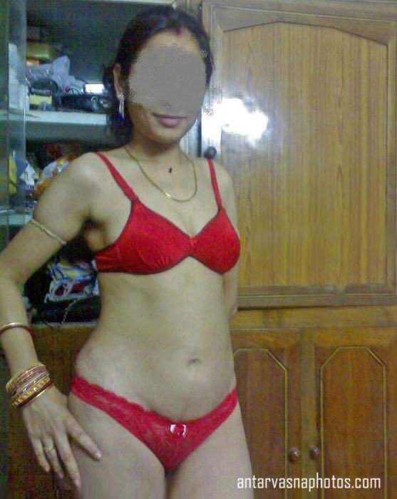 https://pub-5fcdf72a54cd4edbb03ec3edaa415a42.r2.dev/nakedleaks/bhabhi_revealing_her_breasts_to_her_naughty_younger_brother-in-law/0.jpg