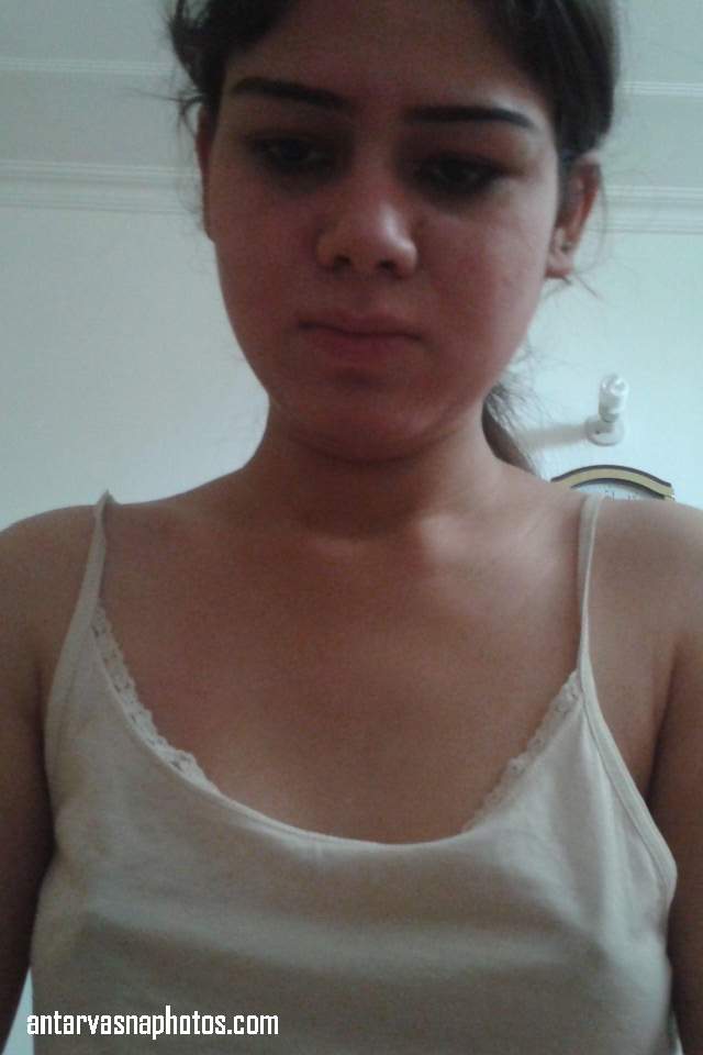 https://pub-5fcdf72a54cd4edbb03ec3edaa415a42.r2.dev/nakedleaks/bhabhi_shows_naked_photos_to_entice_devar_for_intimacy/0.jpg