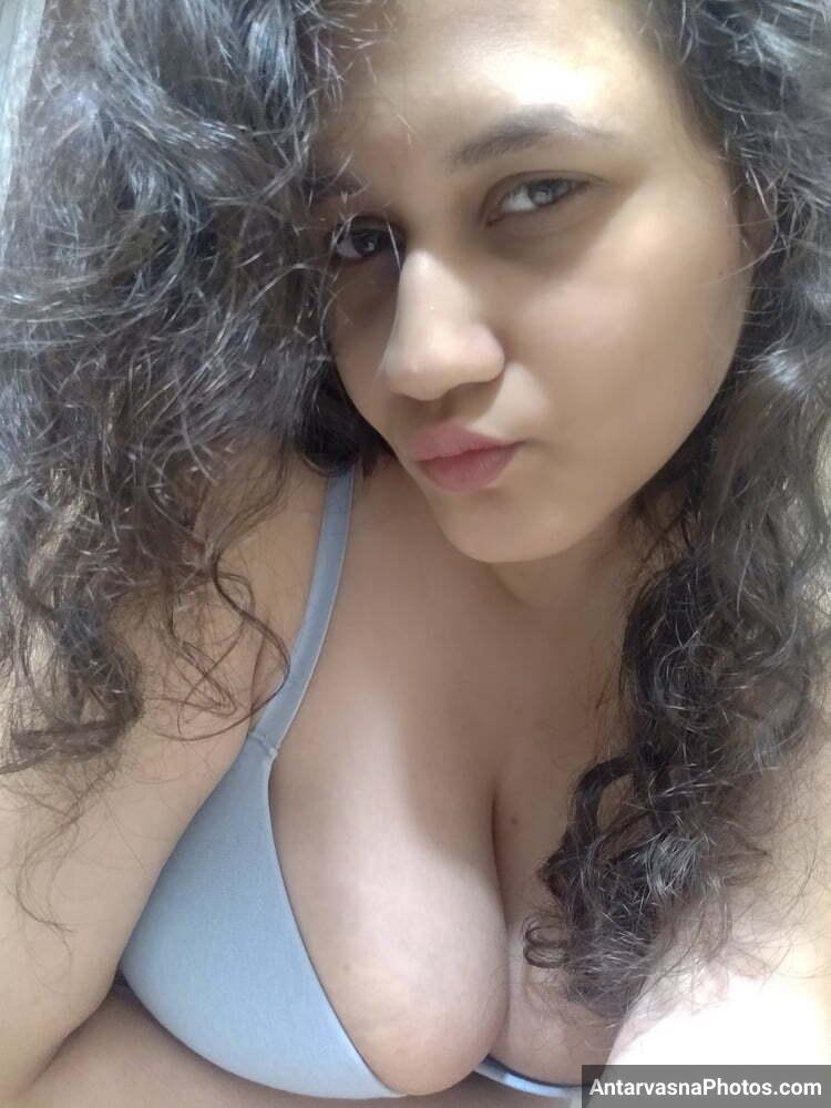 https://pub-5fcdf72a54cd4edbb03ec3edaa415a42.r2.dev/nakedleaks/big-breasted_selfies_of_a_vibrant_punjabi_housewife/0.jpg