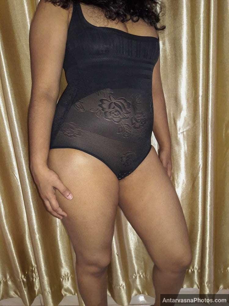 https://pub-5fcdf72a54cd4edbb03ec3edaa415a42.r2.dev/nakedleaks/big_desi_wife's_intimate_honeymoon_pictures/0.jpg