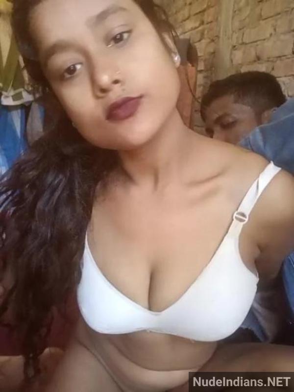 https://pub-5fcdf72a54cd4edbb03ec3edaa415a42.r2.dev/nakedleaks/bihari_girl_reveals_alluring_display_to_aroused_male_at_home/27.jpg