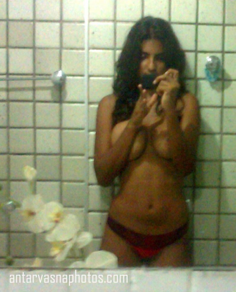 https://pub-5fcdf72a54cd4edbb03ec3edaa415a42.r2.dev/nakedleaks/boyfriend_clicked_girlfriend's_nude_photos/0.jpg
