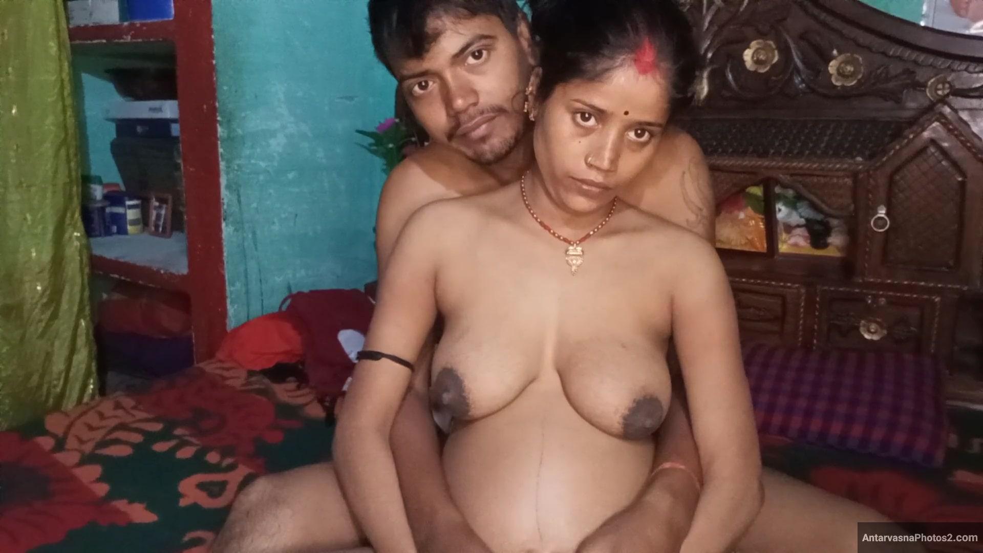 https://pub-5fcdf72a54cd4edbb03ec3edaa415a42.r2.dev/nakedleaks/captivating_desi_sex_images_of_8-month_pregnant_wife/5.jpg