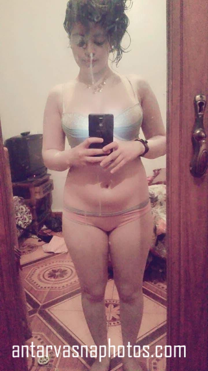 https://pub-5fcdf72a54cd4edbb03ec3edaa415a42.r2.dev/nakedleaks/captivating_images_of_a_bold_woman's_ample_bosom/1.jpg