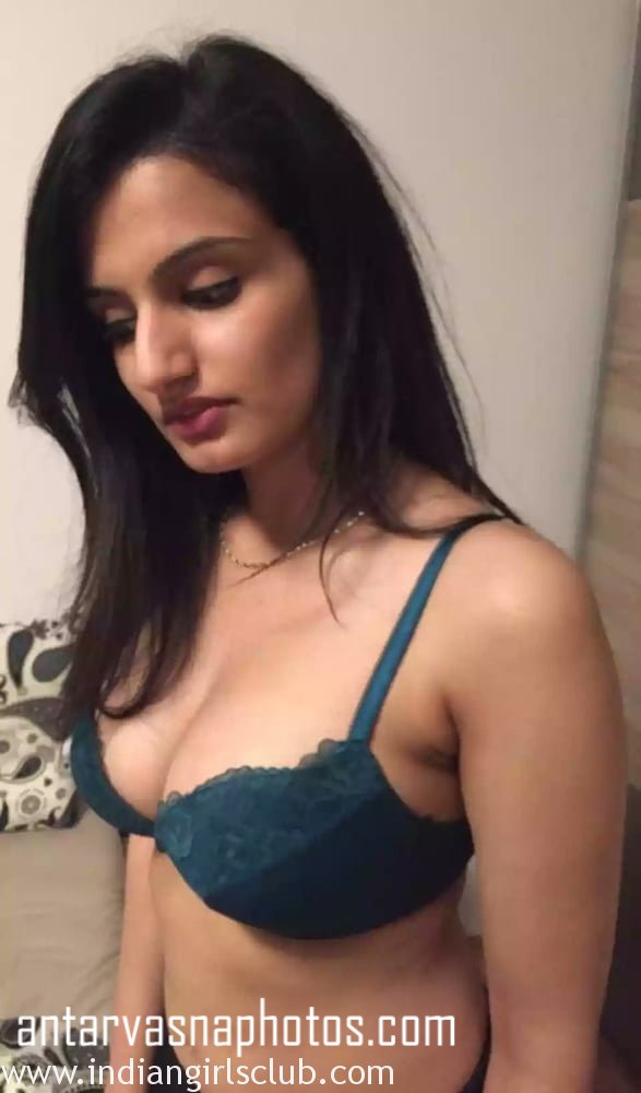 https://pub-5fcdf72a54cd4edbb03ec3edaa415a42.r2.dev/nakedleaks/captivating_images_of_a_pakistani_girl/0.jpg