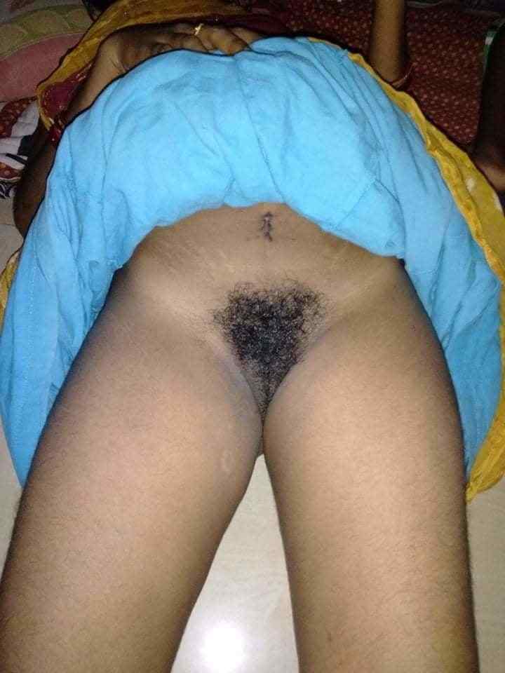 https://pub-5fcdf72a54cd4edbb03ec3edaa415a42.r2.dev/nakedleaks/captivating_images_of_a_plump_sister-in-law's_bushy_vagina/2.jpg