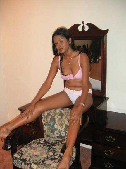https://pub-5fcdf72a54cd4edbb03ec3edaa415a42.r2.dev/nakedleaks/captivating_images_of_an_indian_wife's_sensual_shower/6.jpg