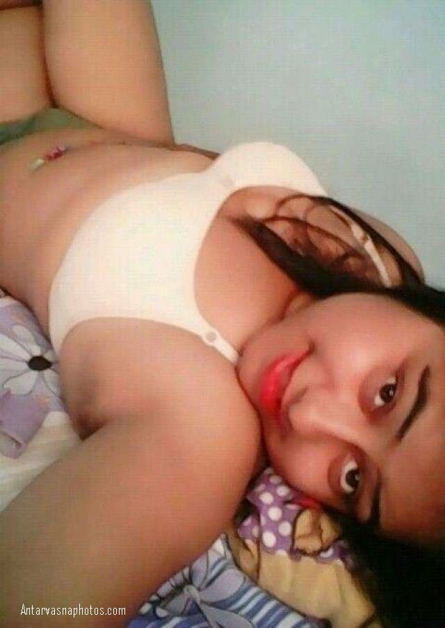 https://pub-5fcdf72a54cd4edbb03ec3edaa415a42.r2.dev/nakedleaks/captivating_images_of_an_indian_woman_from_bedroom_to_bathroom/0.jpg