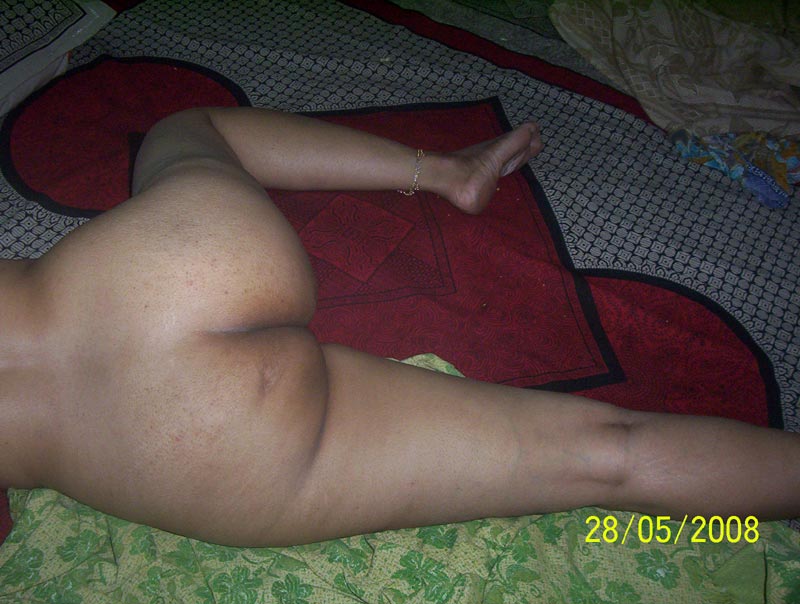https://pub-5fcdf72a54cd4edbb03ec3edaa415a42.r2.dev/nakedleaks/captivating_images_of_bhabhi's_backside/5.jpg