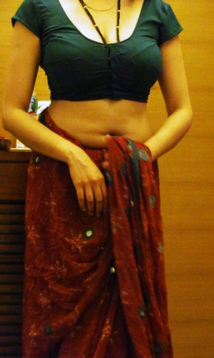 https://pub-5fcdf72a54cd4edbb03ec3edaa415a42.r2.dev/nakedleaks/captivating_images_of_indian_bhabhi's_cleavage/0.jpg