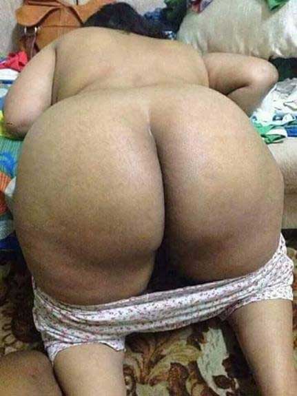 https://pub-5fcdf72a54cd4edbb03ec3edaa415a42.r2.dev/nakedleaks/captivating_images_of_indian_bhabhi's_curvy_backside/8.jpg