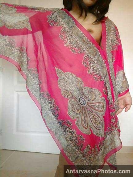 https://pub-5fcdf72a54cd4edbb03ec3edaa415a42.r2.dev/nakedleaks/captivating_images_of_indian_women_in_traditional_sarees/0.jpg