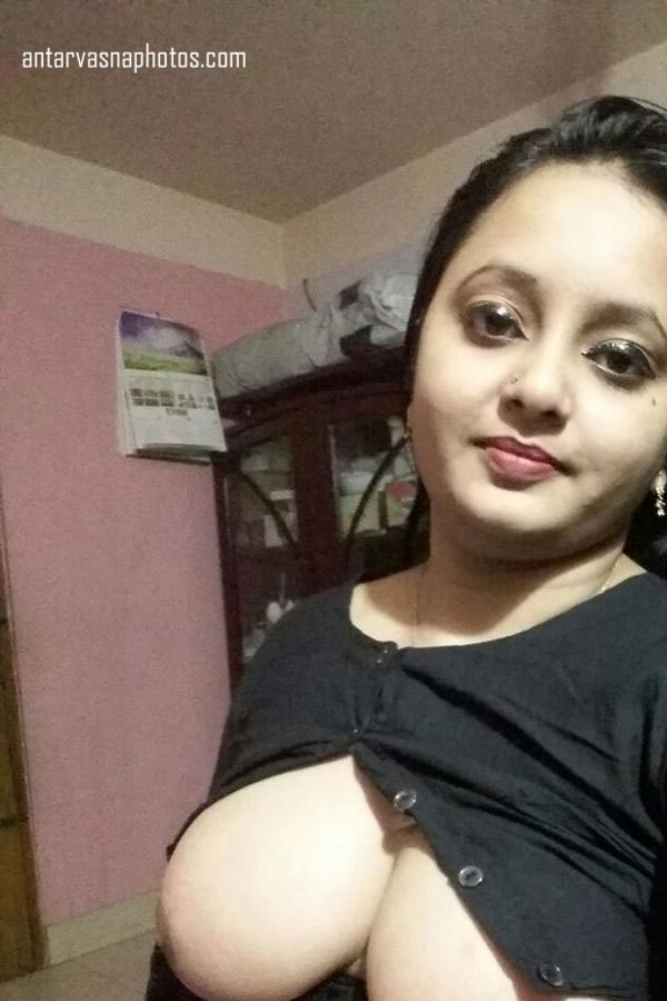 https://pub-5fcdf72a54cd4edbb03ec3edaa415a42.r2.dev/nakedleaks/captivating_images_of_pinki,_an_indian_bhabhi_with_plump_breasts/2.jpg