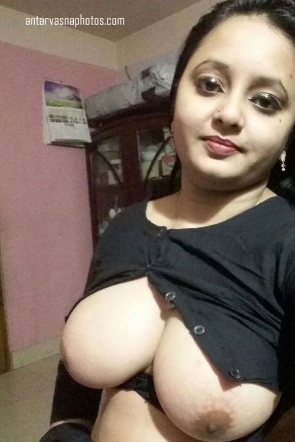 https://pub-5fcdf72a54cd4edbb03ec3edaa415a42.r2.dev/nakedleaks/captivating_images_of_pinki,_an_indian_bhabhi_with_plump_breasts/5.jpg