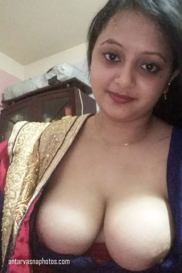 https://pub-5fcdf72a54cd4edbb03ec3edaa415a42.r2.dev/nakedleaks/captivating_images_of_pinki,_an_indian_bhabhi_with_plump_breasts/6.jpg