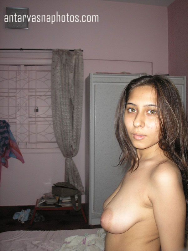 https://pub-5fcdf72a54cd4edbb03ec3edaa415a42.r2.dev/nakedleaks/captivating_images_of_priya's_sensual_features/4.jpg