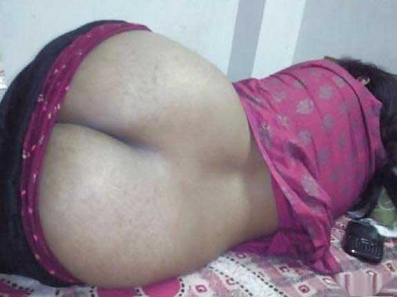 https://pub-5fcdf72a54cd4edbb03ec3edaa415a42.r2.dev/nakedleaks/captivating_images_of_punjabi_aunties'_curvaceous_backsides/11.jpg
