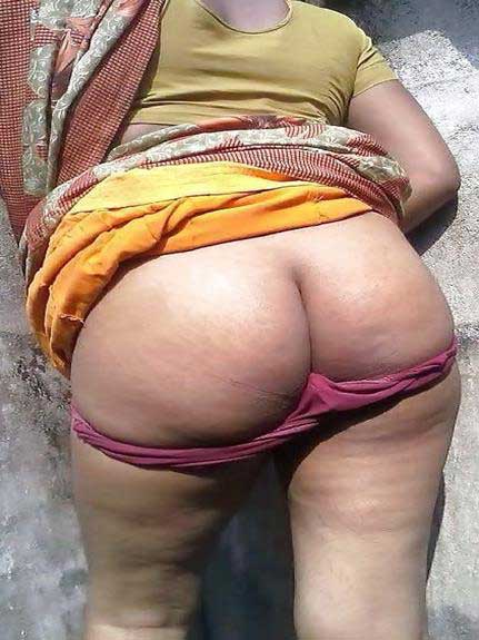 Captivating Images of Punjabi Aunties' Curvaceous Backsides